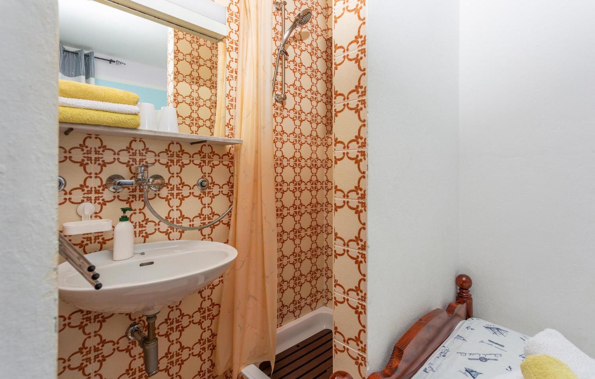 3 Bedroom Stunning Apartment In Krk Krk Town Bagian luar foto