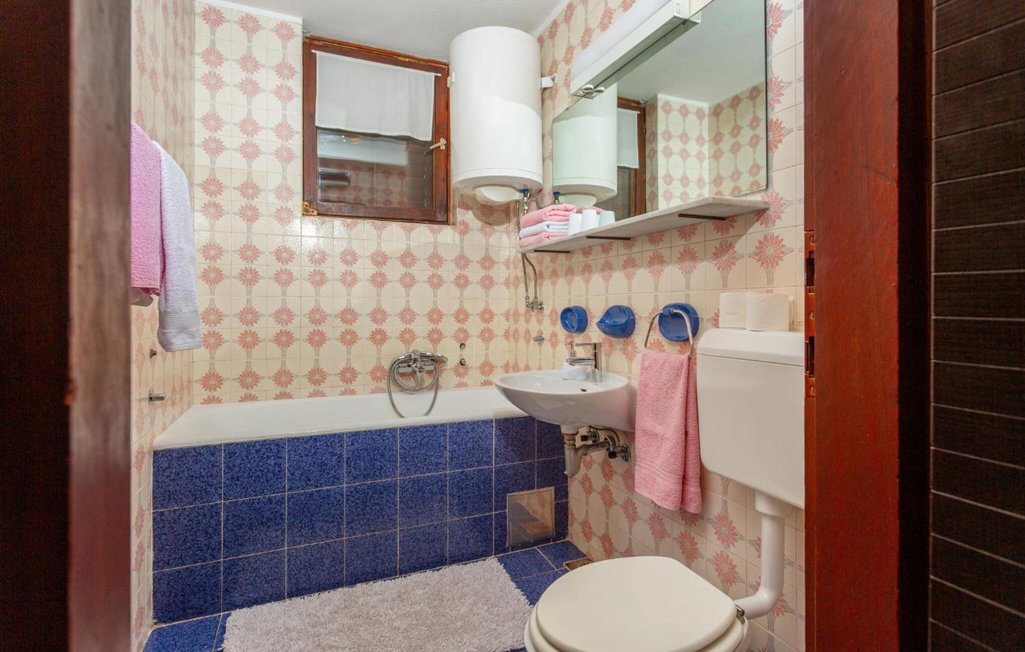 3 Bedroom Stunning Apartment In Krk Krk Town Bagian luar foto