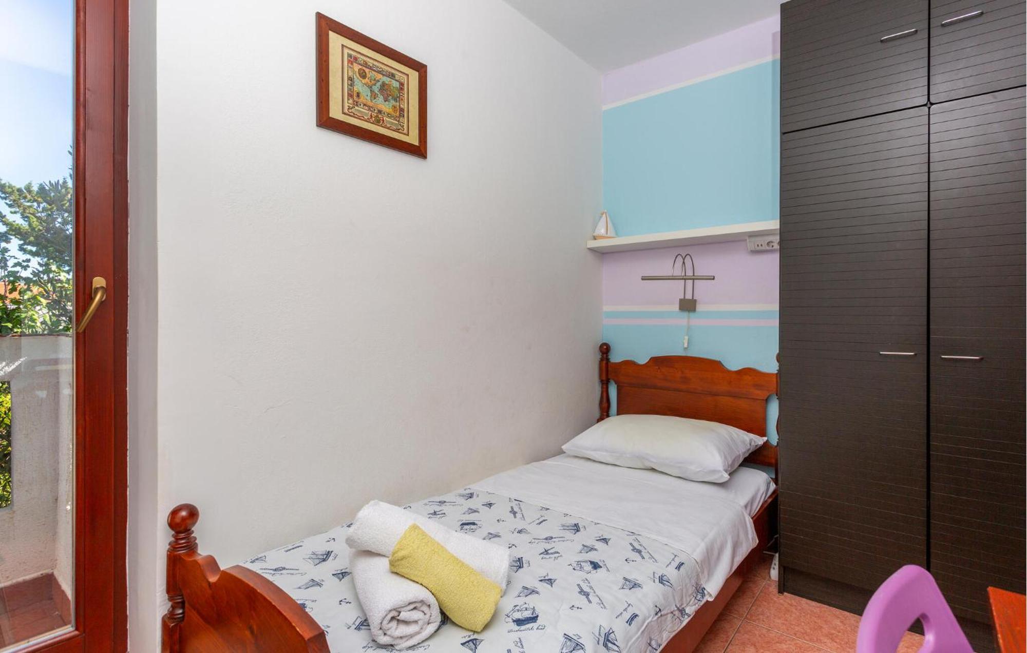 3 Bedroom Stunning Apartment In Krk Krk Town Bagian luar foto