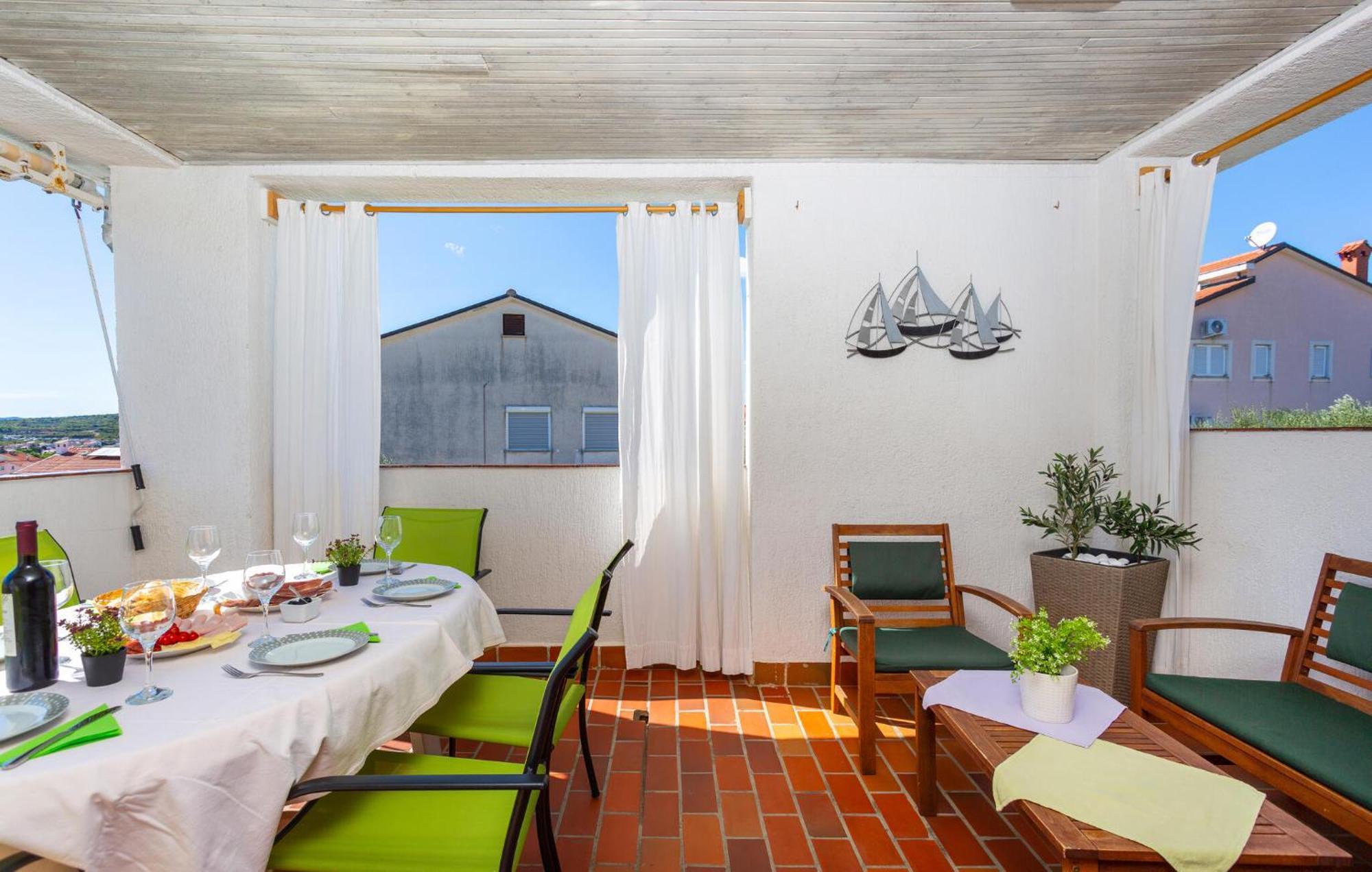 3 Bedroom Stunning Apartment In Krk Krk Town Bagian luar foto