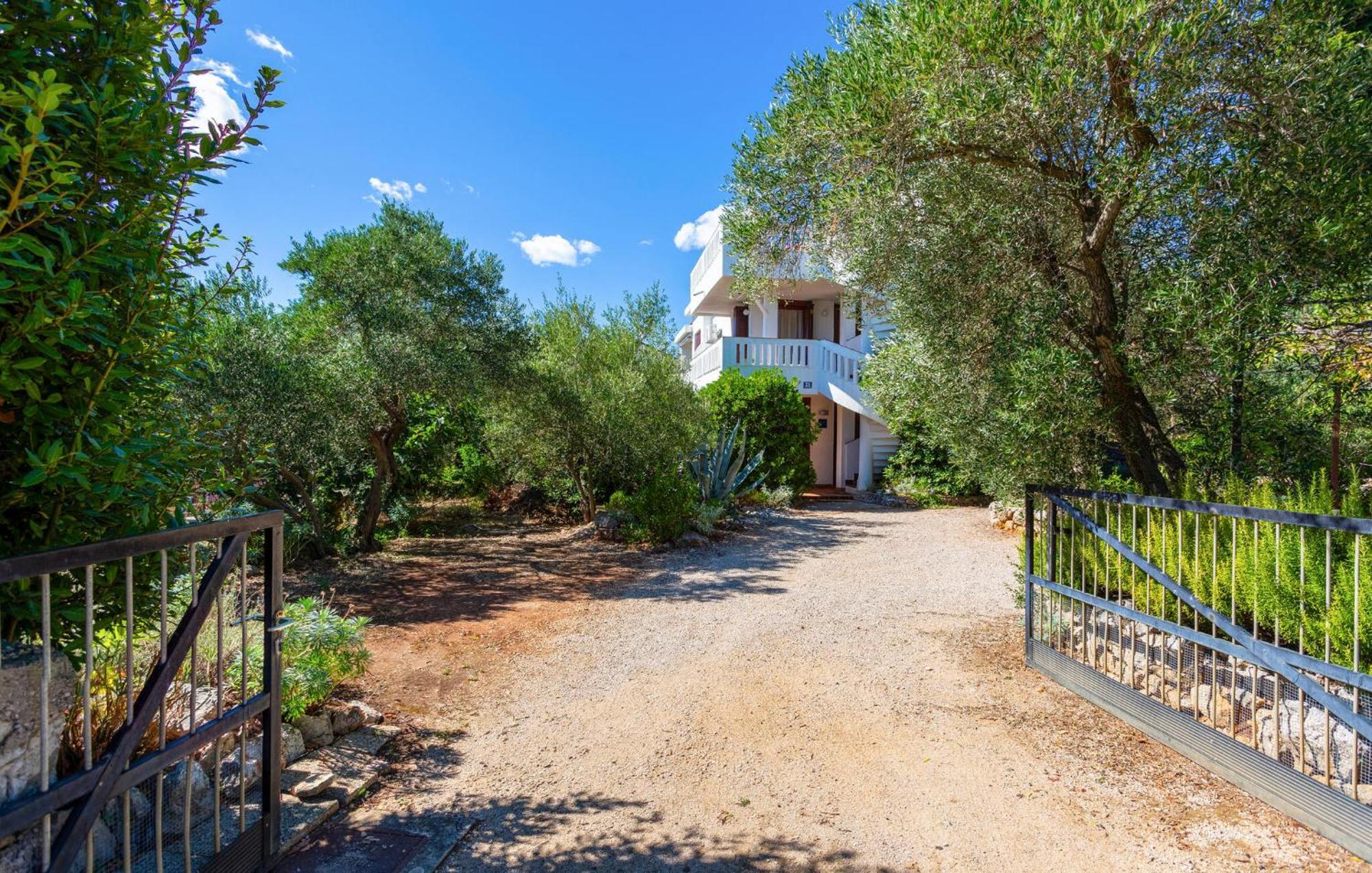 3 Bedroom Stunning Apartment In Krk Krk Town Bagian luar foto