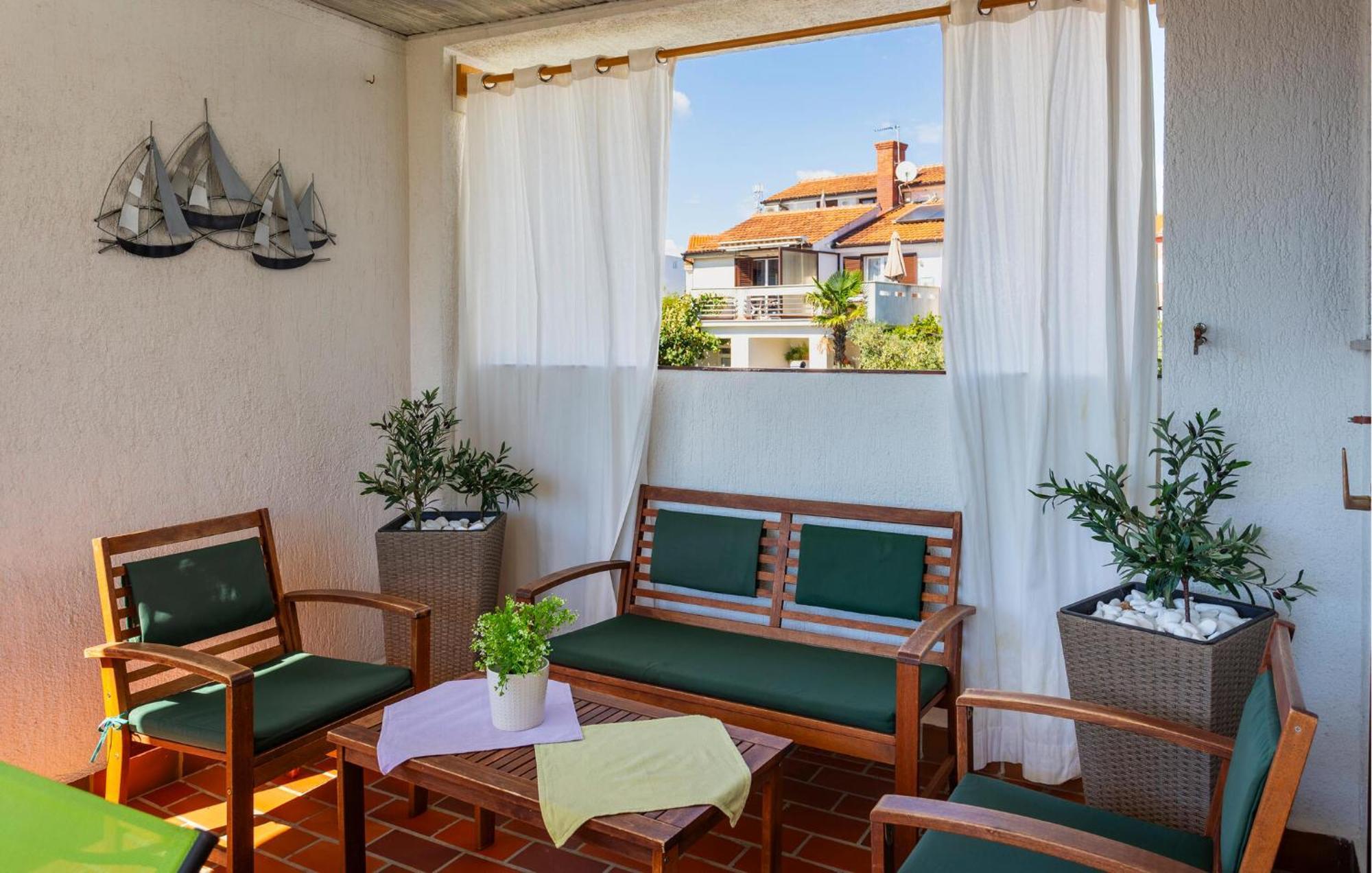 3 Bedroom Stunning Apartment In Krk Krk Town Bagian luar foto
