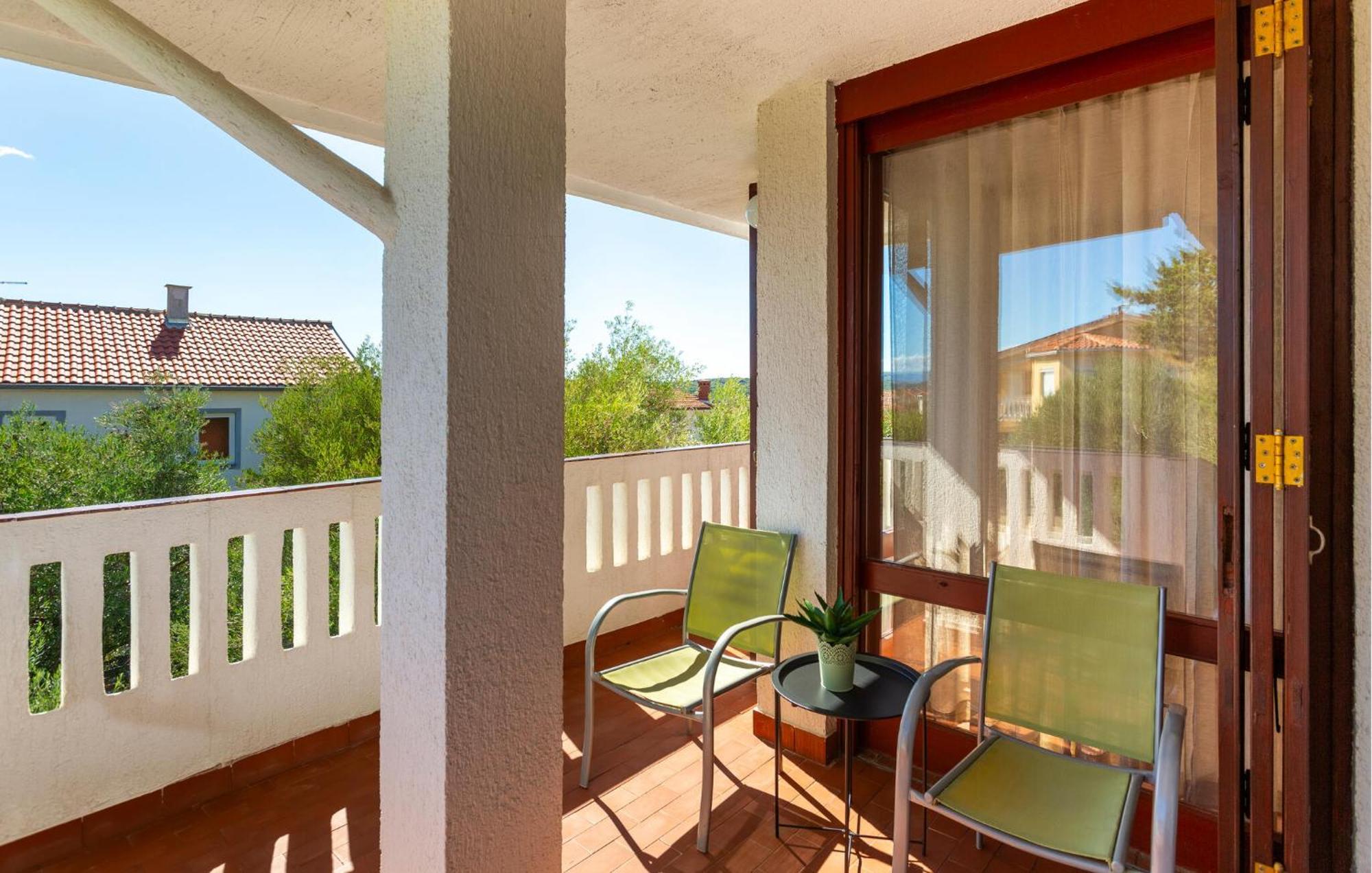 3 Bedroom Stunning Apartment In Krk Krk Town Bagian luar foto