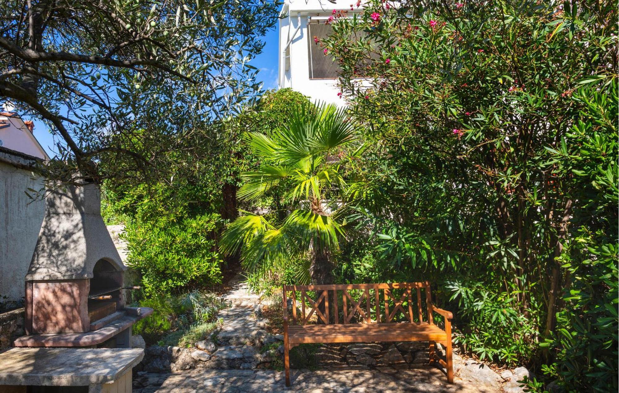 3 Bedroom Stunning Apartment In Krk Krk Town Bagian luar foto